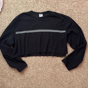 I’m selling this cropped sweater from old navy that I’ve never worn.